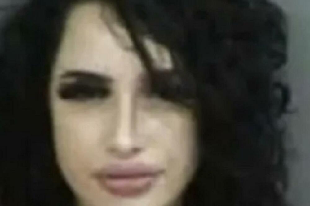 IMALA JE ODNOS SA DEČKOM U KOLIMA! Kad ih je policajac video, IZGOVORILA JE NEVEROVATNU REČENICU