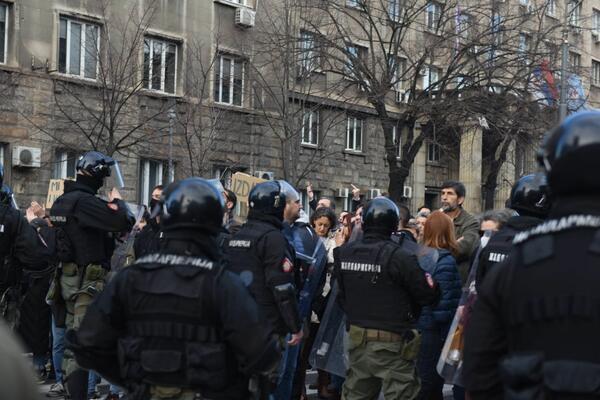 MUP: Blokade saobraćaja i neprijavljeni skupovi su kršenje zakona