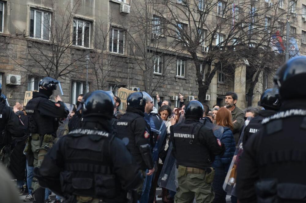 MUP: Blokade saobraćaja i neprijavljeni skupovi su kršenje zakona