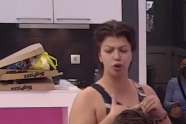 MIKSI SE PRVO IZVINILA JEDNOM ZADRUGARU, A ONDA JE NASTAO OBRT: Oplela žestoko po OVIM KOLEGAMA! (VIDEO)