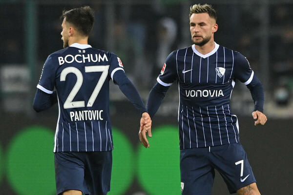 PANTOVIĆ DONEO BOHUMU SVA TRI BODA: Dortmund slavio u Volfsburgu i upisao deseti trijumf, vratio se Haland!