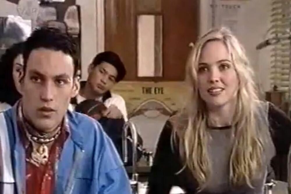 BILI SU OMILJENI PAR DEVEDESETIH,A ONDA JE ŽIVOT UČINIO SVOJE: On ima OŽILJAK preko celog lica, a ovako ona izgleda