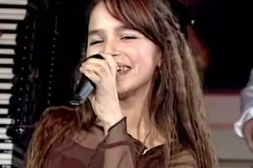 DA LI ZNATE KO JE SLATKA DEVOJČICA?! Ako ste pogodili onda imate OKO SOKOLOVO: Njen glas je BAŠ MOĆAN! (FOTO)