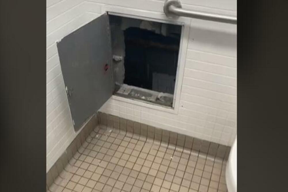 UČENIK PRONAŠAO TAJNU SOBU IZA ZIDA ŠKOLSKOG TOALETA: Prestravio se kad je zavirio unutra (VIDEO)