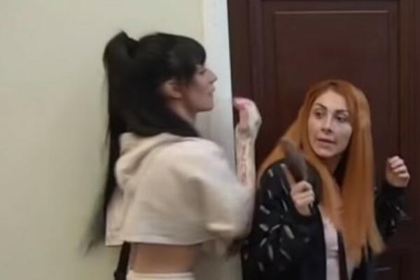 TARA SIMOV KAO GLAVNI NASLINIK I OVE SEZINE: Ova devojka se NE SMIRUJE i sa POLOMLJENOM RUKOM!