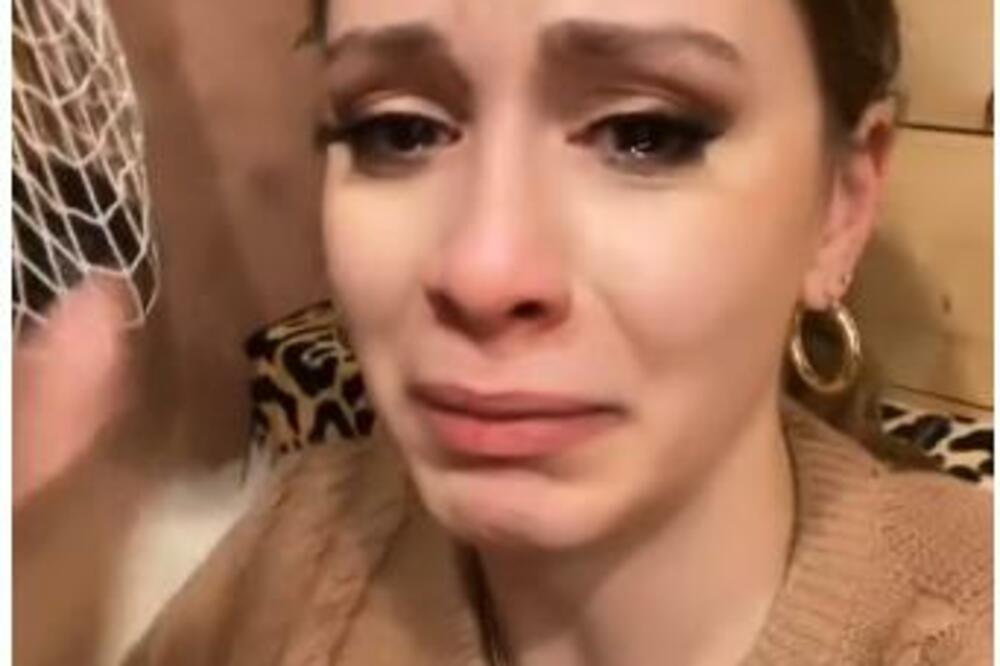 NAŠLA SE SA DEČKOM, PA DOŽIVELA NEVIĐENU UVREDU: Zbog 1 sitnice njihova veza je PUKLA!