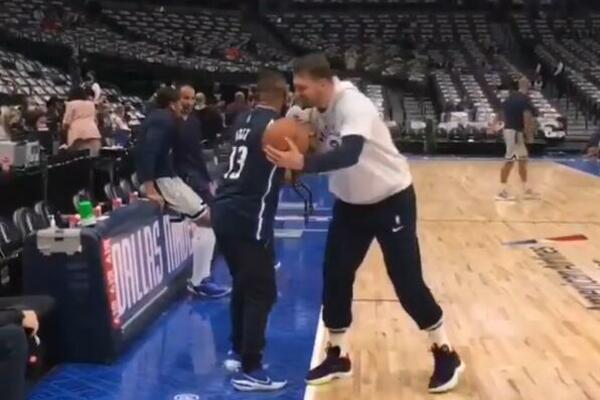 CECIN HIT TREŠTI DOK SE DONČIĆ ZAGREVA: Onda mu je legenda Holivuda "pokazala" kako se šutiraju trojke! (VIDEO)