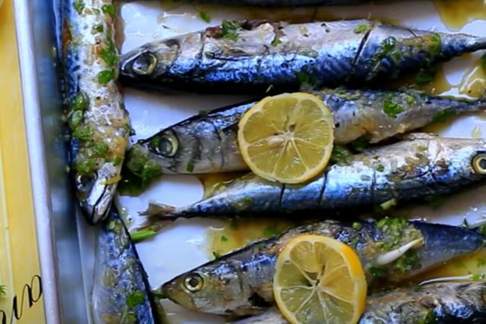 TRIK ZA SPREMANJE RIBE ZLATA VREDAN! Sama će se odvajati od kostiju, a o ukusu ne treba ni raspravljati!