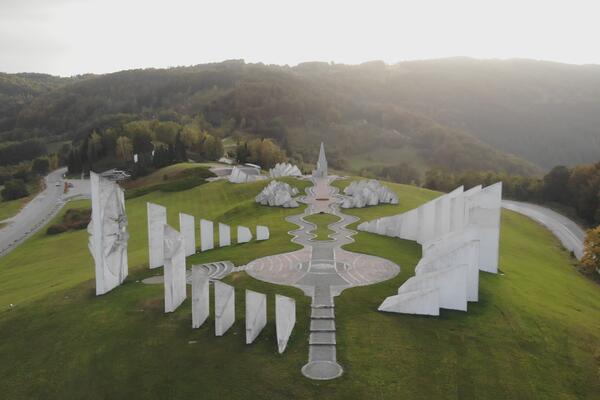 BORCI SU DALI SVOJ ŽIVOT ZA OTADŽBINU NA BRDU KADINJAČA: Krvava piramida ostala je iz Drugog svetskog rata (FOTO)