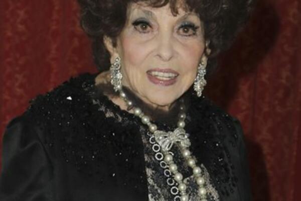 ČUVENA ITALIJANSKA GLUMICA U 94. GODINI RATUJE SA SINOM ZBOG MLADOG ASISTENTA: Evo o čemu je reč, NEVEROVATNO