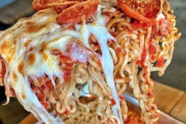 NUDLE NA NAČIN KOJI NISTE MOGLI NI DA ZAMISLITE: Krenuće vam VODA NA USTA (RECEPT/VIDEO)