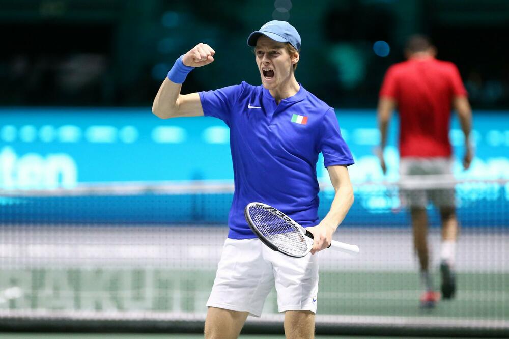 NAPETO U TORINU: Velika borba pripala Sineru, Italija izjednačila, dubl odlučuje ko odlazi u polufinale (FOTO)