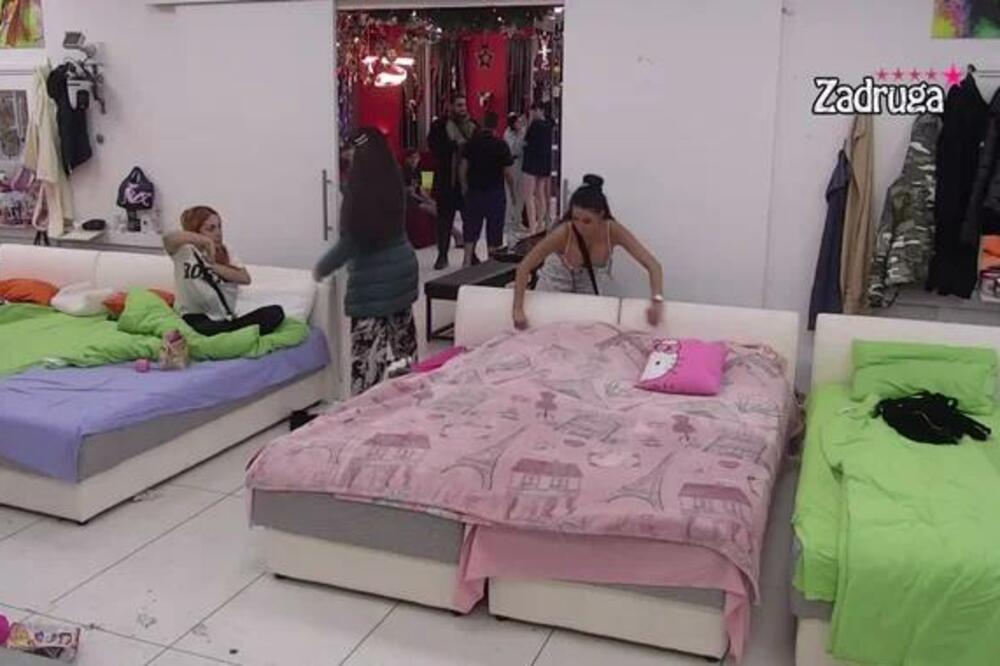 POJAVIO SE I LEMUR! MAJA NAMESTILA FILIPOVO I NJENO LJUBAVNO GNEZDO: Sve je spremno za buduće akcije! (VIDEO)