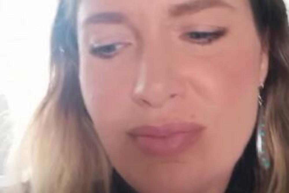 SVUKLA SE I LEGLA U KREVET SA NJIM, A ONDA JOJ JE MUŽ URADIO ŠOKANTNU STVAR: Sve zbog njegove "OPREME" (VIDEO)