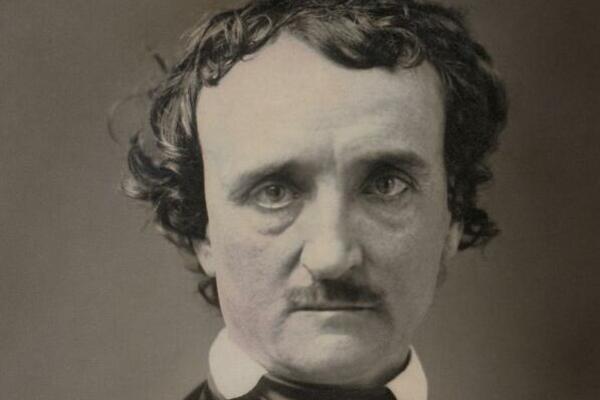 UMRO POZNATI PISAC POD SUMNJIVIM OKOLNOSTIMA! Zatekli ga kako leži na zemlji i bunca