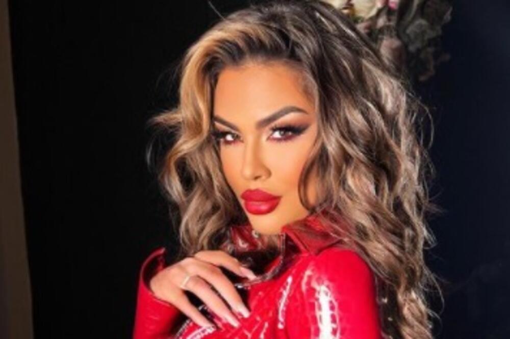 DA VAM SRCE STANE OD OVE PROVOKACIJE: Utegla se u kožu pa pokazala ZAŠTO JE SAN SVAKOG MUŠKARCA, BOMBETINA!(FOTO)