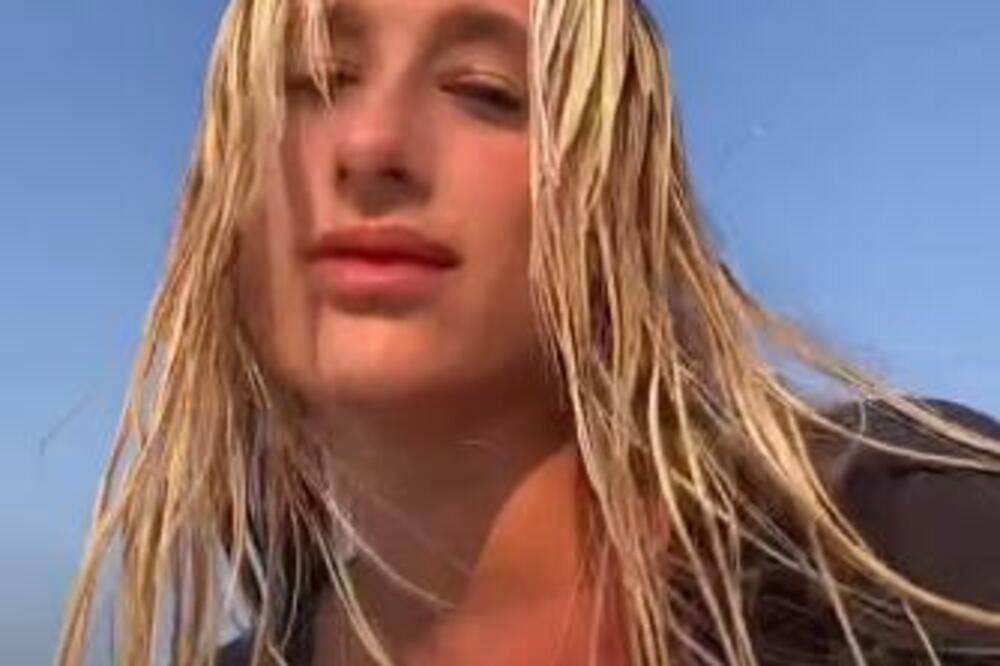 NJENA ATRAKTIVNA MAJKA JE ZAPALILA DRUŠTVENE MREŽE: Zatim se zapitala i dobila BRUTALNE ODGOVORE! (VIDEO)