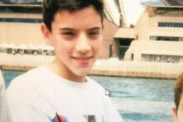 DA LI PREPOZNAJETE VELIKOG ESTRADNOG ZAVODNIKA? Bio je sa Natašom Bekvalac, a žene su ga PROSTO OBOŽAVALE!