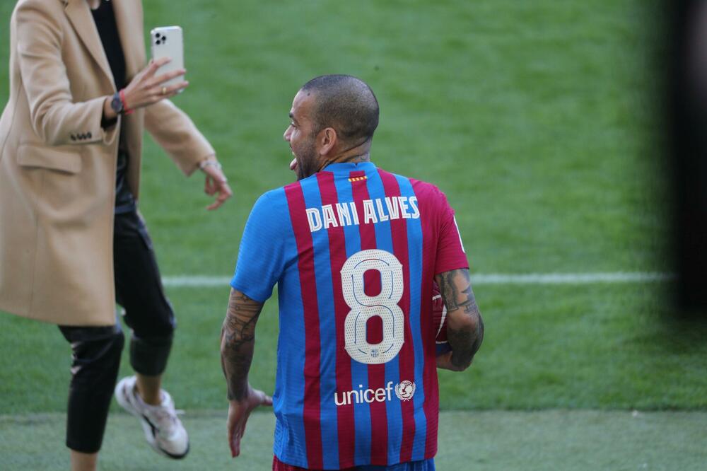 UNIKATNI ALVES! Izjava oko "Zlatne lopte" kojom je rastopio srca: Imao sam saigrače koji su umrli igrajući fudbal!