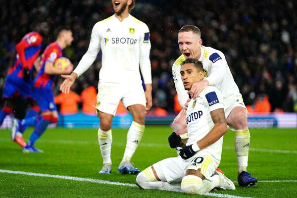 NJUKASL NE ZNA ZA POBEDU: Lids zahvalan na VAR tehnologiji - PENAL I GOL U 94.MINUTU!