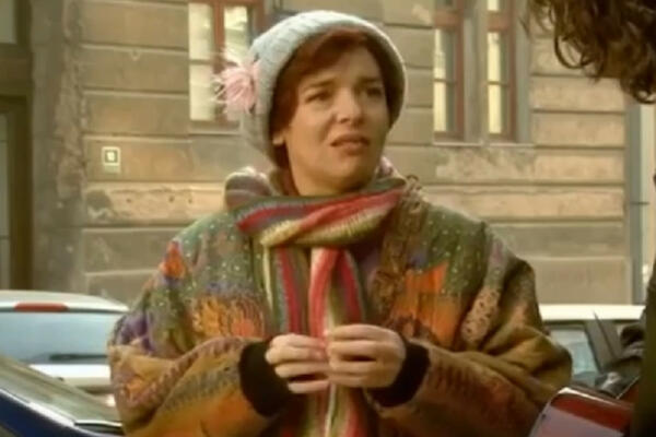 IZA OSMEHA OMILJENE GLUMICE KRIJE SE STRAVIČNA TRAGEDIJA! Devetogodišnji sin joj je otputovao, dogodila se SMRT!