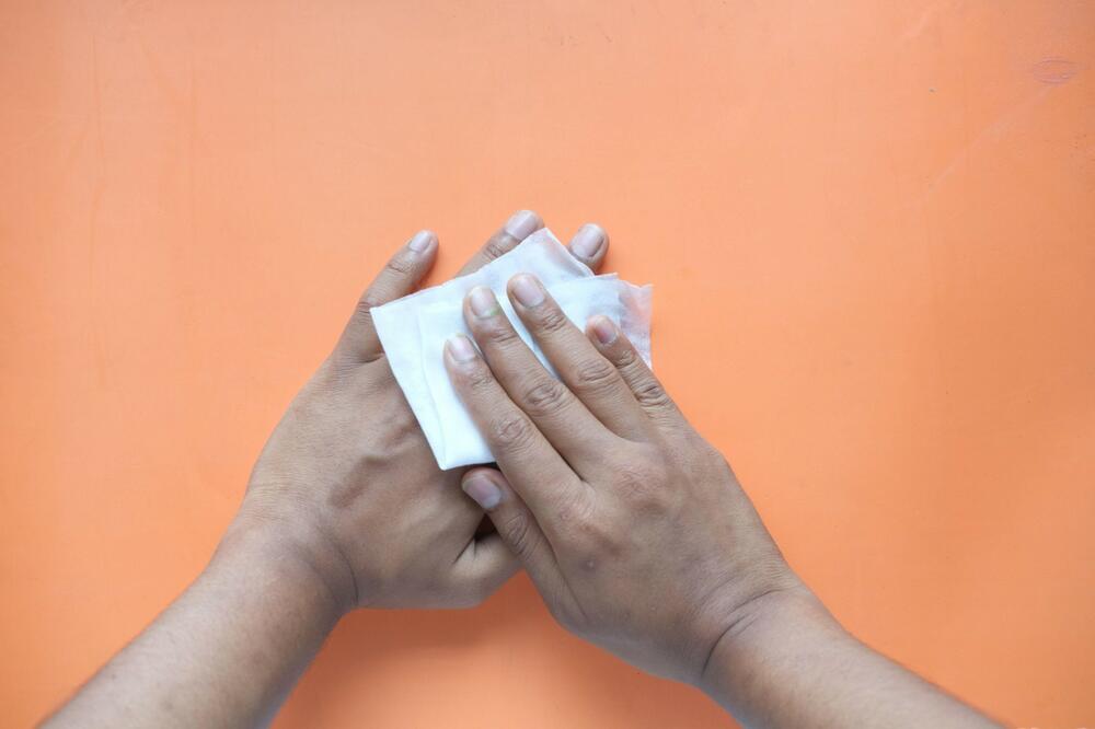 OVIH ŠEST STVARI NIKAD NE SMETE DA BRIŠETE VLAŽNIM MARAMICAMA: Možete IZAZVATI opasnu stvar