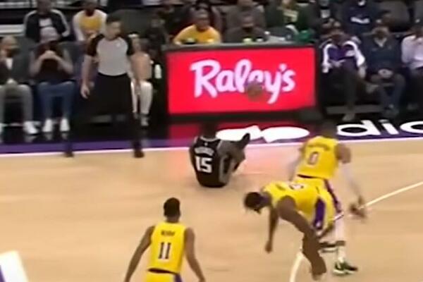 BIZARNA SITUACIJA NA NBA UTAKMICI: Sudija povredio košarkaša Sakramenta! (VIDEO)