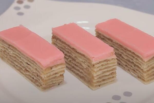 POSNI KOLAČI SA MALINAMA I ROZEN KORAMA ĆE VAS OBORITI SA NOGU: Pripremite ih za SLAVU i oduševite GOSTE