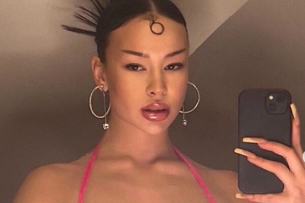 ŠTA JE OVO NA ZADNJICI ELENE KITIĆ? Jasno se vidi da je RADILA TO (FOTO)