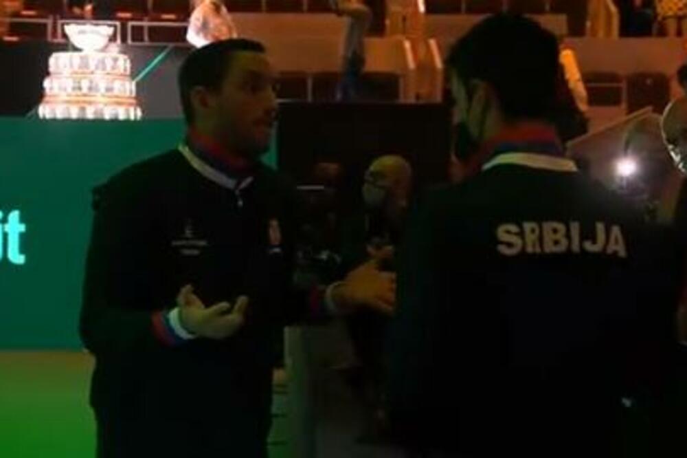 KAKO ĐOKOVIĆ I TROICKI SPREMAJU TAKTIKU ZA KECMANOVIĆA: Novak i selektor u živom razgovoru pred set odluke! (VIDEO)