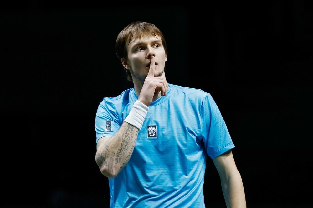 SAMO JE NALJUTIO NOVAKA: Potez Bublika kom je pola publike zviždalo, a pola aplaudiralo! (VIDEO)