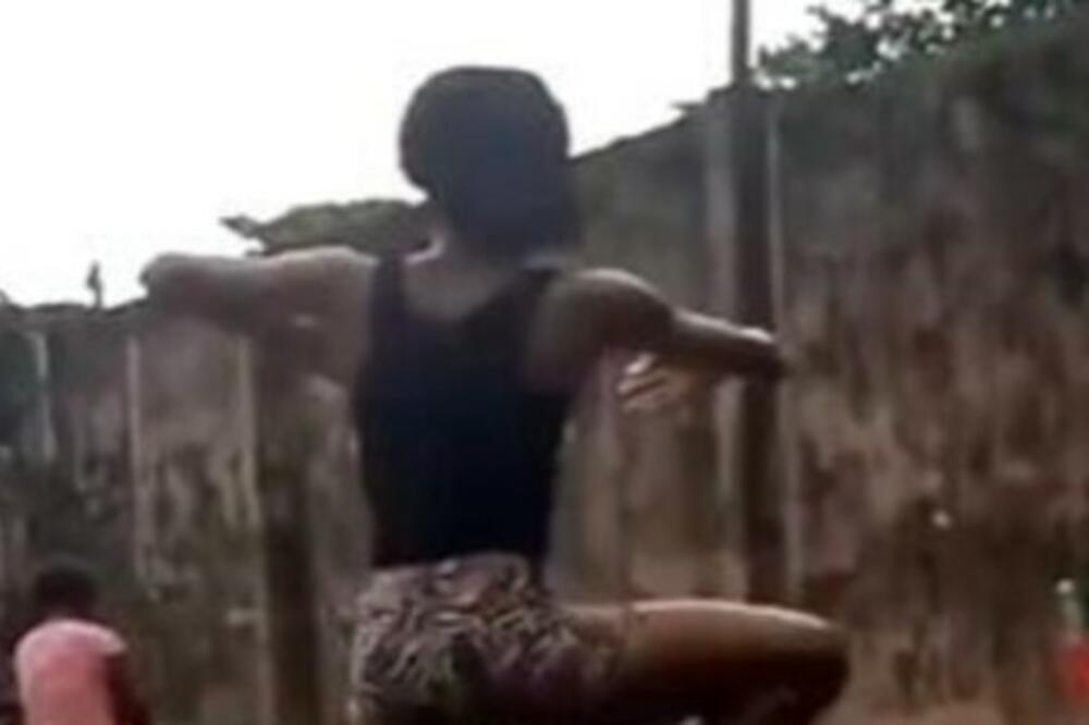 DEČAK IZ NIGERIJE IGRAO BALET U BLATU: Toliko KIDA da su ga ODMAH ZVALI IZ NJUJORKA! Uverite se i sami (VIDEO)