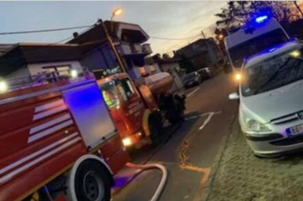 STRAŠAN POŽAR U ZEMUNU! Gorela zgrada, 1 OSOBA izgubila život (FOTO)