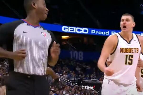 JOKIĆ IZGUBIO ŽIVCE PA UŠAO U RASPRAVU SA SUDIJOM: Saigrač ga smirivao kako ne bi dobio tehničku! (VIDEO)