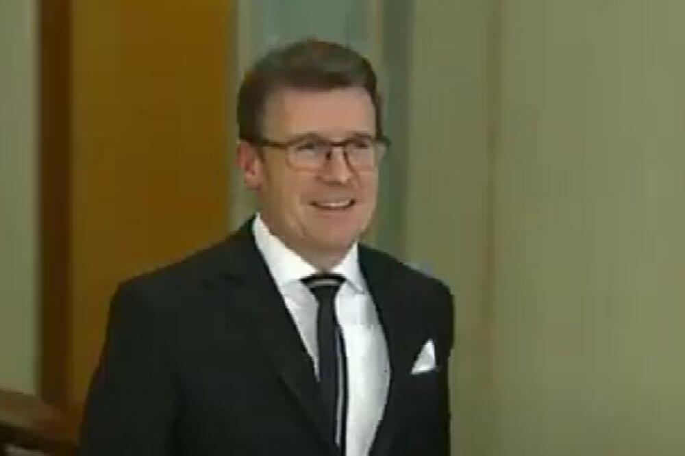 AUSTRALIJSKI MINISTAR SUSPENDOVAN SA DUŽNOSTI! Bivša saradnica ga optužila za UZNEMIRAVANJE