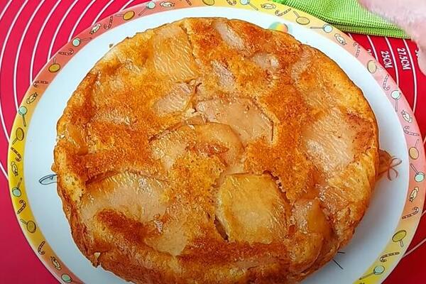 NIKAD LAKŠI KOLAČ OD JABUKA: I deca mogu da ga naprave, raj je za vaša nepca (VIDEO)