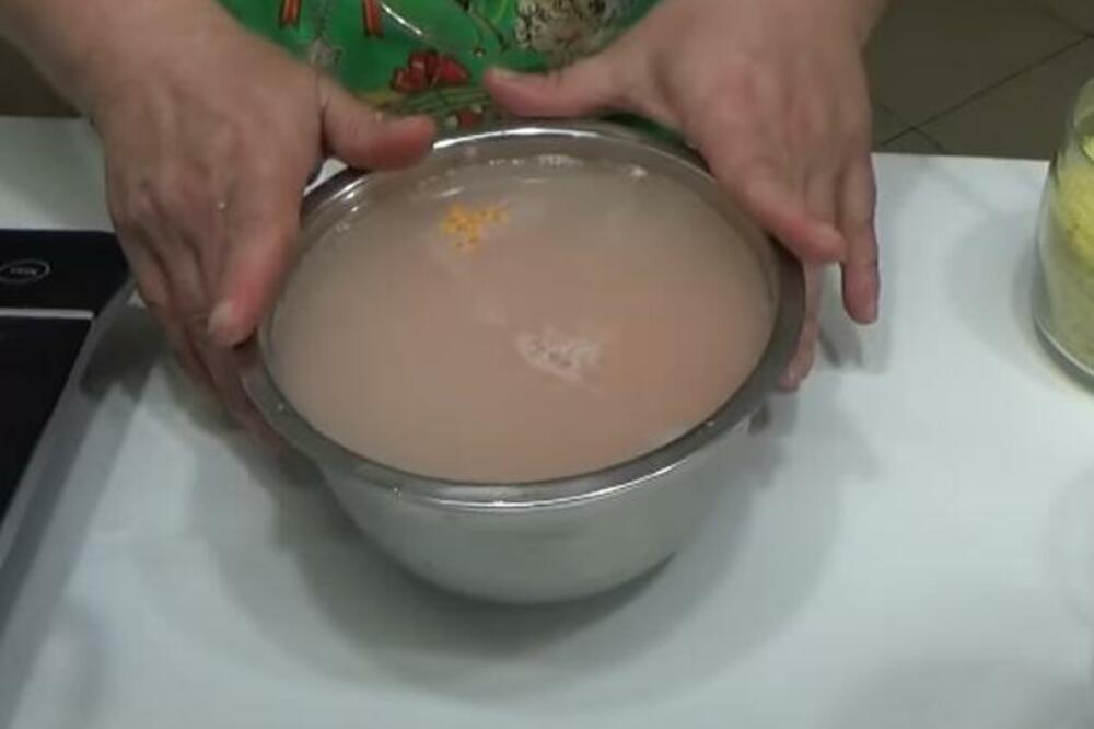 DOMAĆICE, ZABORAVITE NA ZAPRŠKU: Ova ZDRAVA NAMIRNICA će zgusnuti JELO