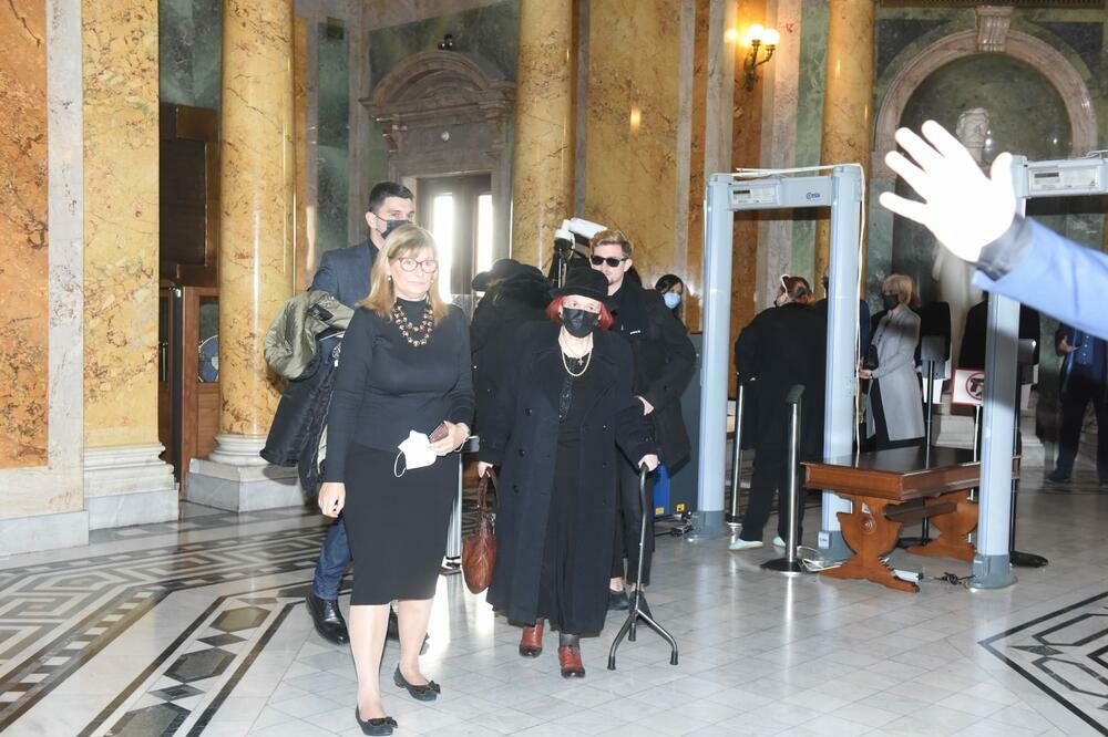 POJAVILA SE NA KOMEMORACIJI SKRHANA BOLOM: Evo kako izgleda Mrkina sestra