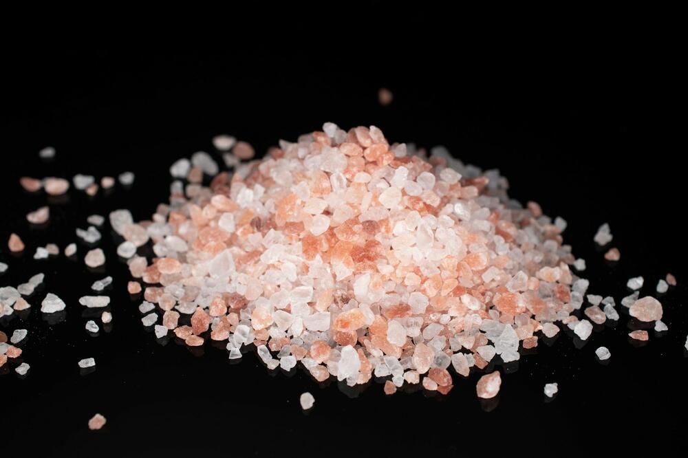 STAVITE MORSKU SO U ČARAPU I POSMATRAJTE ŠTA ĆE SE DESITI: Sve će vam biti jasno POSLE NEKOLIKO SEKUNDI