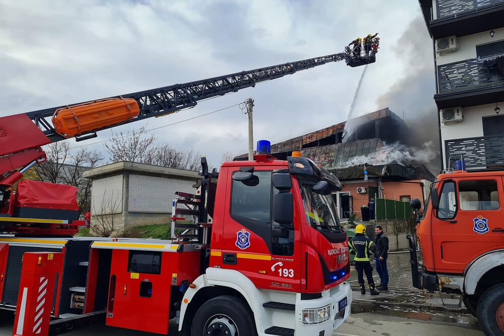 POŽAR U ČAČKU, GORELA PORODIČNA KUĆA: Na svu sreću nema POVREĐENIH