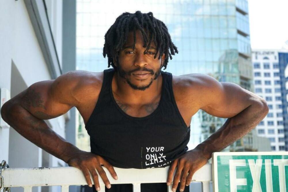 ROĐEN BEZ NOGU, MAJKA GA NAPUSTILA, ZLOSTAVLJAN... Ali, Zajon se nije predavao i danas mu se svi DIVE! (FOTO/VIDEO)