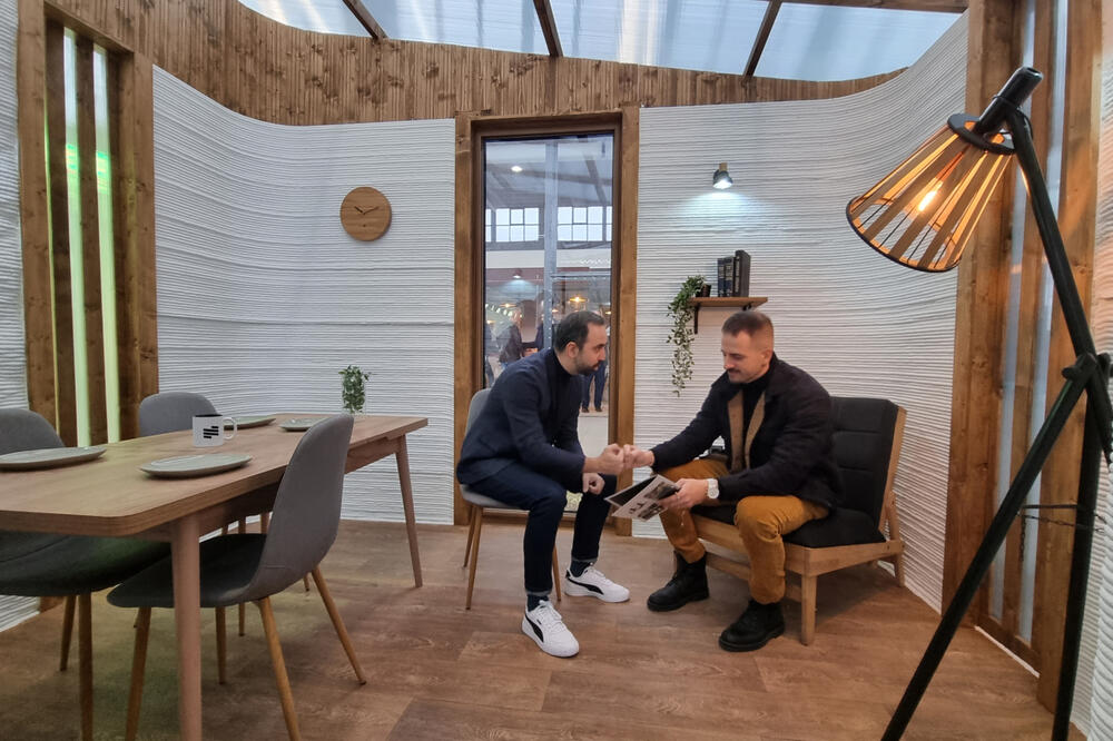 OVA KUĆA JE BILA GOTOVA ZA 21 SAT, A "GRADILA" SU JE DVA ČOVEKA IZ ČAČKA: Revolucionarni izum, a domaći (FOTO)