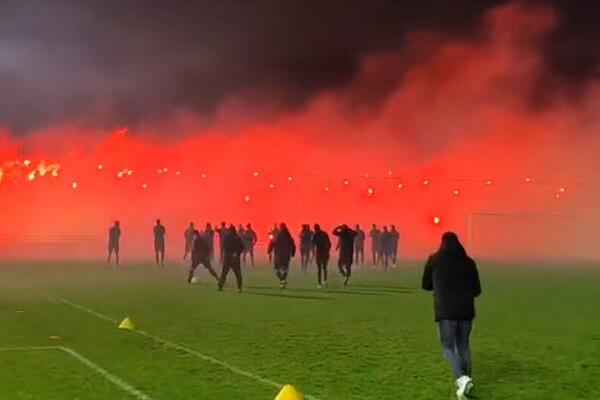 OGROMNA JE LJUBAV PREMA KLUBU: Hladnoća u 5 ujutru nije sprečila navijače da naprave feštu na treningu (VIDEO+FOTO)