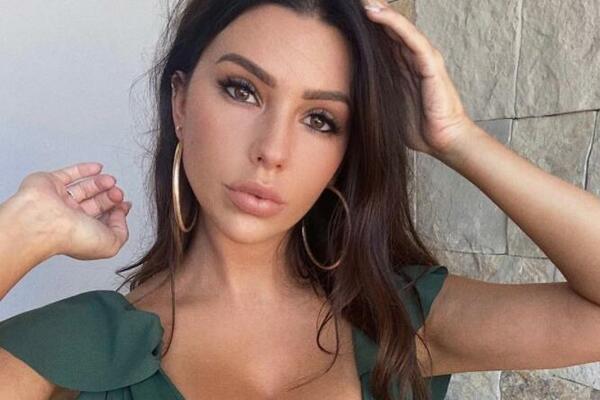 STOMAK DA SE PREVRNE ČOVEKU, ŠTA SVE HODA PLANETOM: Lepotica otkrila šta joj šalju GADOVI na Instagramu, ODVRATNO!