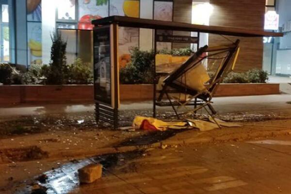 JURIO POD DEJSTVOM ALKOHOLA PA SE ZAKUCAO U STANICU, ZAMALO DA UBIJE DEVOJKU! Izbegnut UŽAS u Novom Sadu (FOTO)