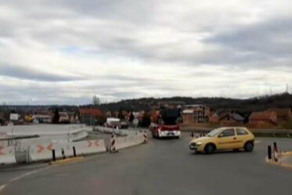 ULETEO VATROGASCIMA POD ROTACIJOM NA KRUŽNOM TOKU KOD OBRENOVCA! Pojavio se SRAMAN snimak, KO JE TEBI DAO DOZVOLU?!