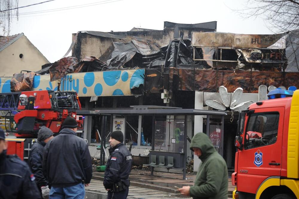OD TRŽNOG CENTRA NIŠTA NIJE OSTALO! Prve slike nakon požara u Obrenovcu (FOTO GALERIJA)
