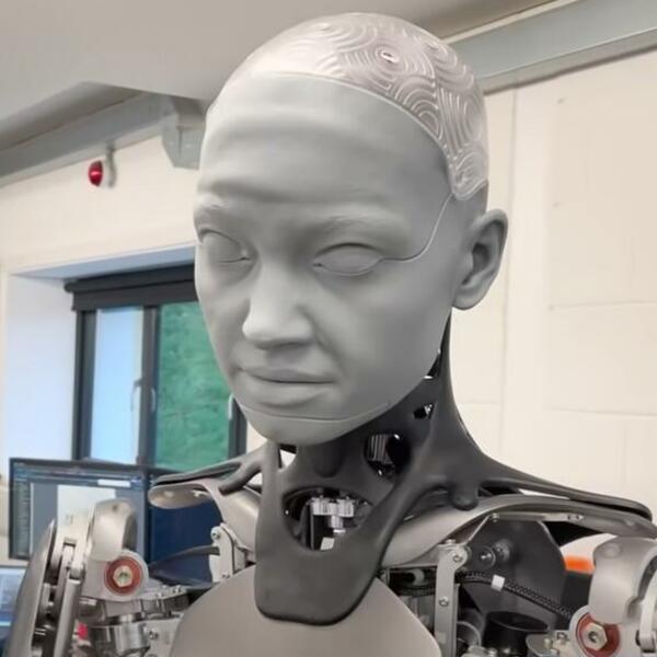 AMEKA JE HUMANODINI ROBOT KOJI PROBIJA GRANICE: Ovo do sada još niste videli! (VIDEO)