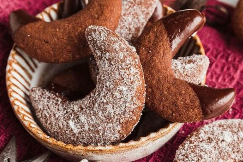 BOŽIĆNE KIFLICE KOJE MORATE IMATI NA STOLU: Pune čokolade i lešnika, DECA ĆE IH OBOŽAVATI (FOTO, RECEPT)