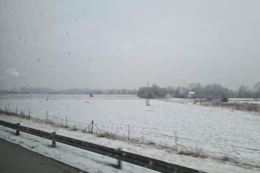ZABELELA SE I ĆUPRIJA! Sneg veje kao da je januar (FOTO)